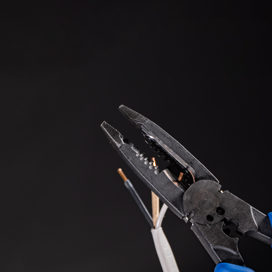Think Blue Hand Tools banner for mobile featuring heavy duty wire strippers.
